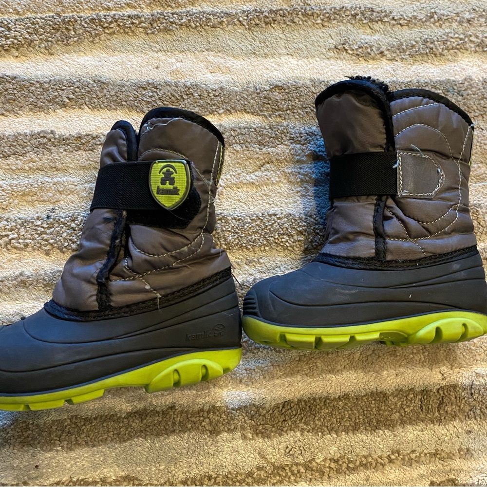 Kamik toddler boy size 8 winter boots